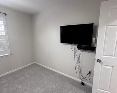 400 Timberwalk Court - Photo Thumbnail 14