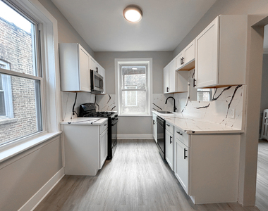 6207 N Winthrop Avenue - Photo Thumbnail 8