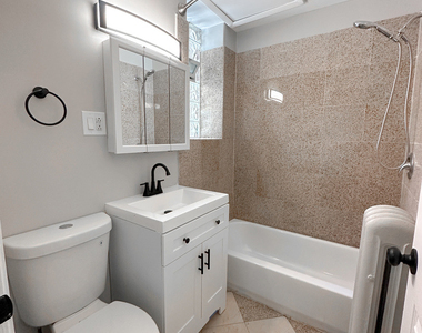 6207 N Winthrop Avenue - Photo Thumbnail 4