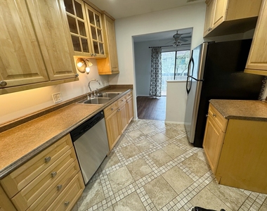 576 Greystone Lane - Photo Thumbnail 4