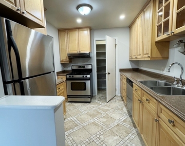 576 Greystone Lane - Photo Thumbnail 2