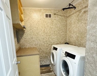 576 Greystone Lane - Photo Thumbnail 7