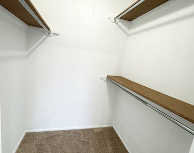 576 Greystone Lane - Photo Thumbnail 9