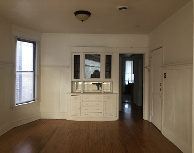 3728 N Bosworth Avenue - Photo Thumbnail 1