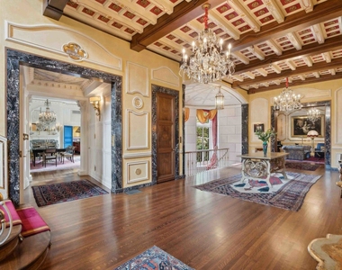 1355 N Astor Street - Photo Thumbnail 12