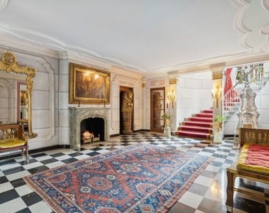 1355 N Astor Street - Photo Thumbnail 8