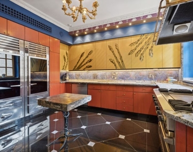 1355 N Astor Street - Photo Thumbnail 23