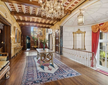 1355 N Astor Street - Photo Thumbnail 10