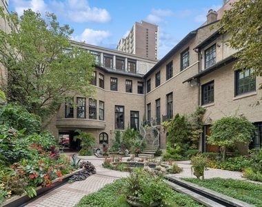 1355 N Astor Street - Photo Thumbnail 2