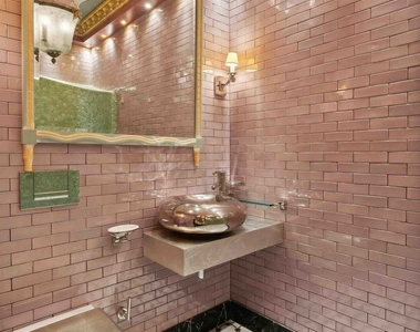 1355 N Astor Street - Photo Thumbnail 41