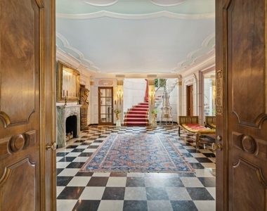 1355 N Astor Street - Photo Thumbnail 6