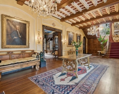 1355 N Astor Street - Photo Thumbnail 11