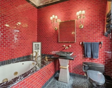 1355 N Astor Street - Photo Thumbnail 39