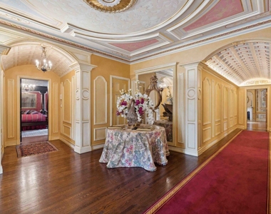 1355 N Astor Street - Photo Thumbnail 32
