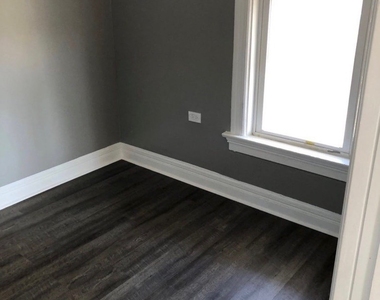 209 S Albany Avenue - Photo Thumbnail 4