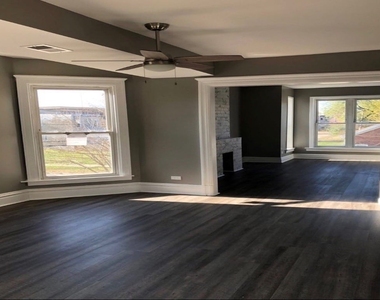 209 S Albany Avenue - Photo Thumbnail 1