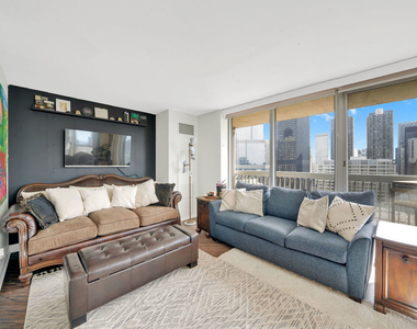 545 N Dearborn Street - Photo Thumbnail 5