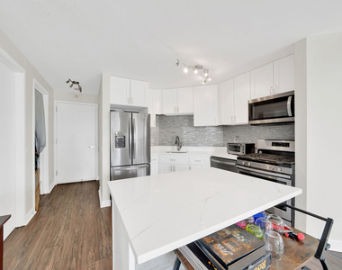 545 N Dearborn Street - Photo Thumbnail 3