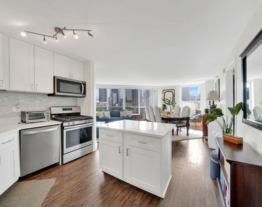 545 N Dearborn Street - Photo Thumbnail 1