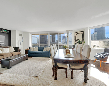 545 N Dearborn Street - Photo Thumbnail 4