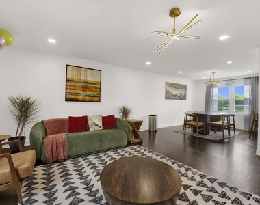 1135 Crestwood Drive - Photo Thumbnail 2