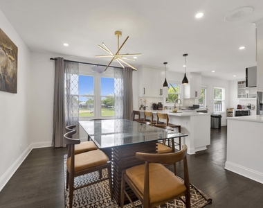 1135 Crestwood Drive - Photo Thumbnail 5