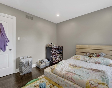 1135 Crestwood Drive - Photo Thumbnail 12