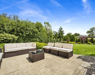 1135 Crestwood Drive - Photo Thumbnail 29