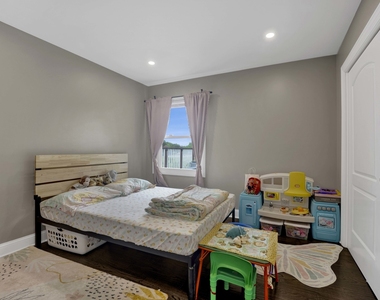 1135 Crestwood Drive - Photo Thumbnail 11