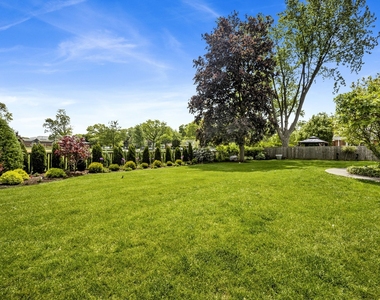 1135 Crestwood Drive - Photo Thumbnail 30