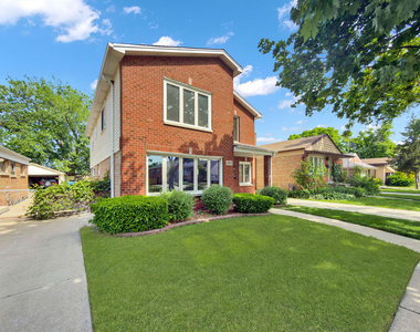 5845 S Sayre Avenue - Photo Thumbnail 2