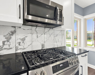 5845 S Sayre Avenue - Photo Thumbnail 13