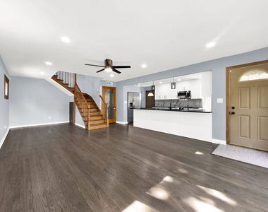 5845 S Sayre Avenue - Photo Thumbnail 4