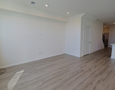 2287 Ryegrass Lane - Photo Thumbnail 13