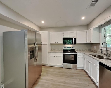 620 Gregory Manor Drive Sw - Photo Thumbnail 3