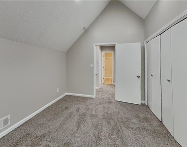 620 Gregory Manor Drive Sw - Photo Thumbnail 10
