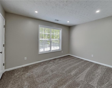 620 Gregory Manor Drive Sw - Photo Thumbnail 14
