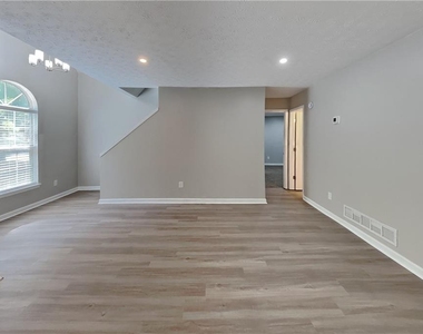 620 Gregory Manor Drive Sw - Photo Thumbnail 1