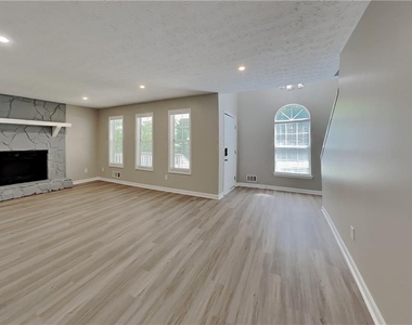 620 Gregory Manor Drive Sw - Photo Thumbnail 2