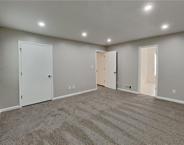 620 Gregory Manor Drive Sw - Photo Thumbnail 6