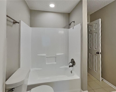 2671 Ashley Drive N - Photo Thumbnail 16