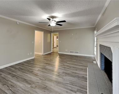 2671 Ashley Drive N - Photo Thumbnail 2