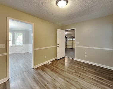 2671 Ashley Drive N - Photo Thumbnail 5