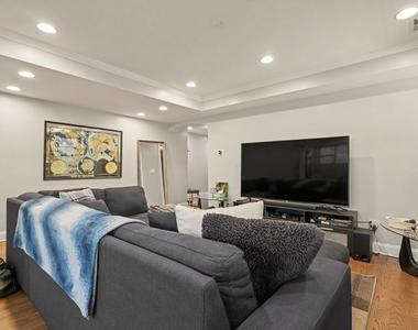 857 W Ainslie Street - Photo Thumbnail 5