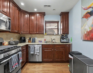 857 W Ainslie Street - Photo Thumbnail 13