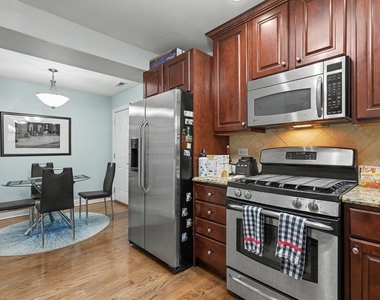 857 W Ainslie Street - Photo Thumbnail 14