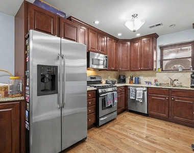 857 W Ainslie Street - Photo Thumbnail 11