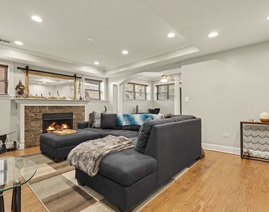 857 W Ainslie Street - Photo Thumbnail 4