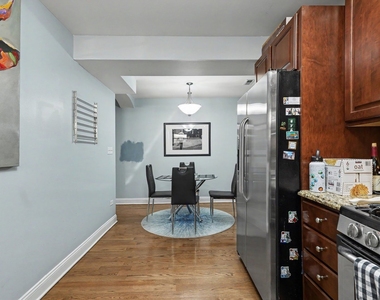 857 W Ainslie Street - Photo Thumbnail 8