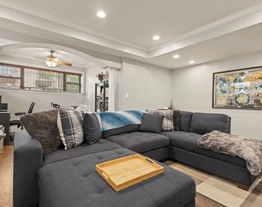 857 W Ainslie Street - Photo Thumbnail 6